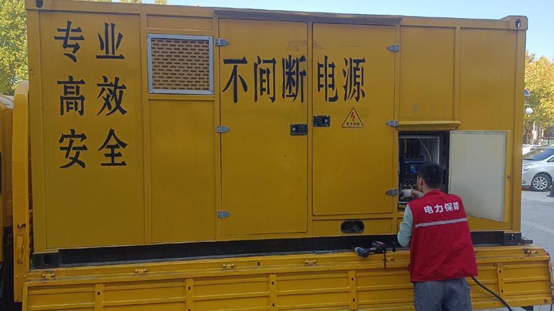 光山柴油发电机组和UPS电源配合使用时，如何避免切换过程中的电力中断？